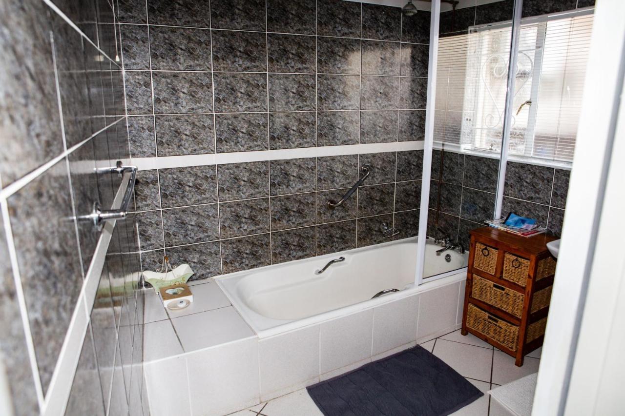 Woodpecker Guesthouse Ficksburg Luaran gambar